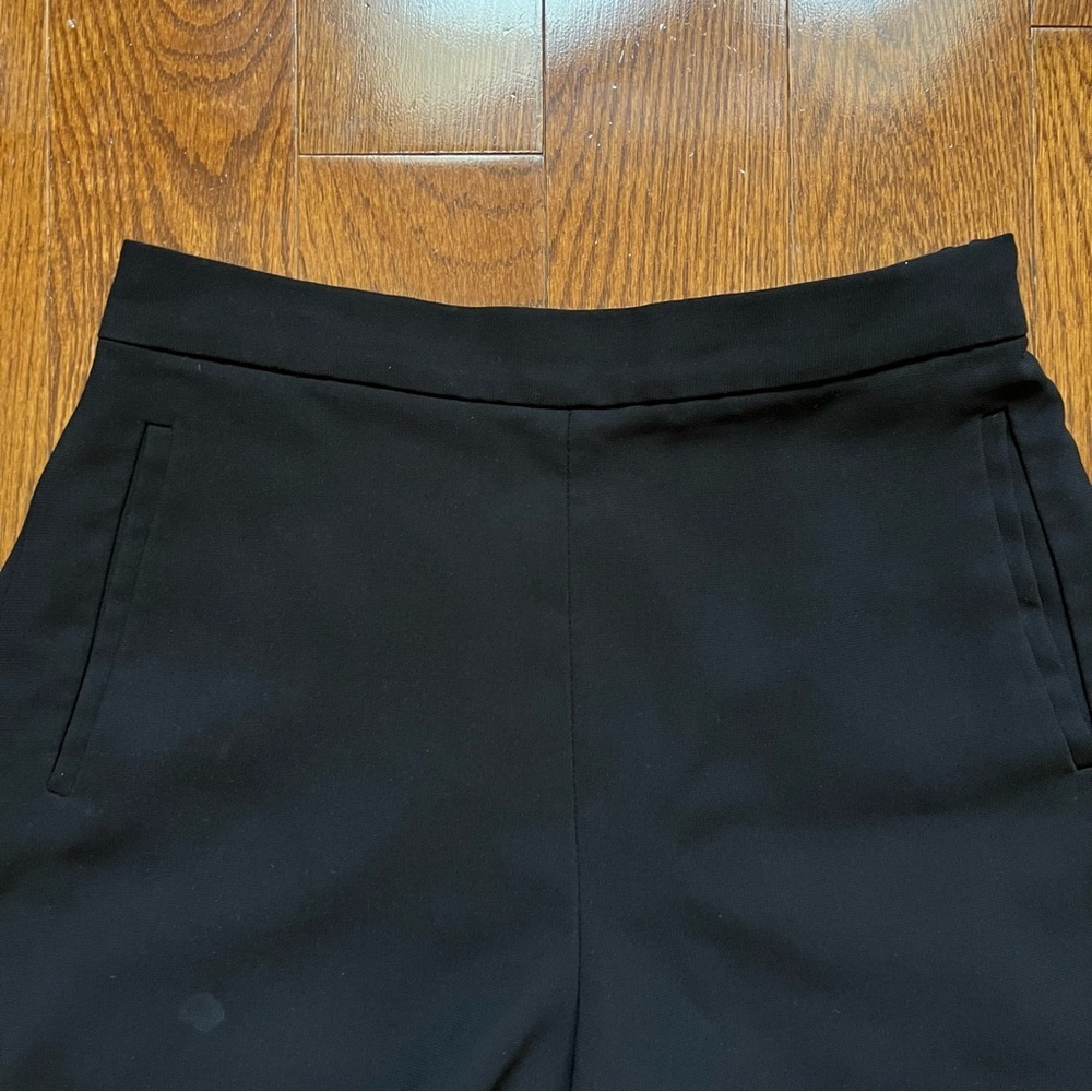 Aritzia Wilfred Black Scalloped Crepe Trousers Shorts - Sz 2 - Picture 3 of 13